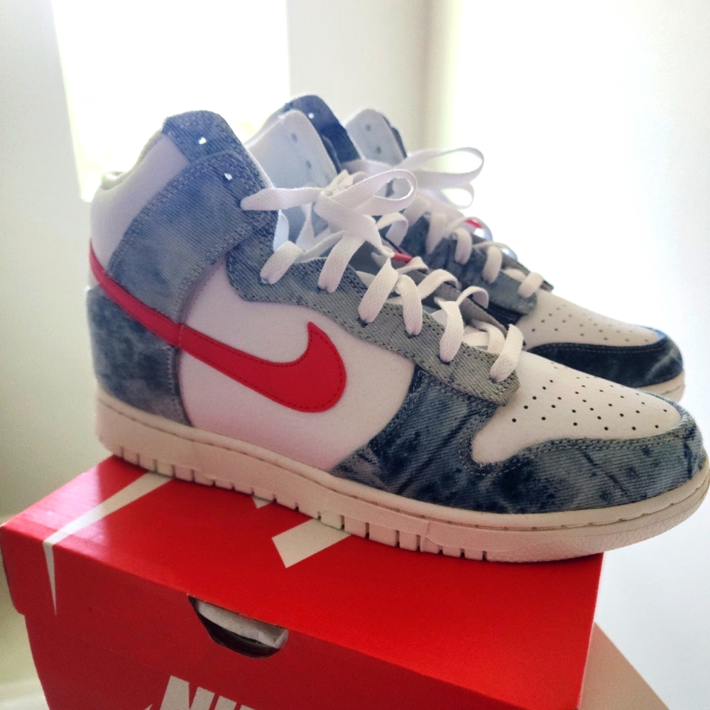 Women's Size 11 & Men's Size 9.5 Nike Dunk High